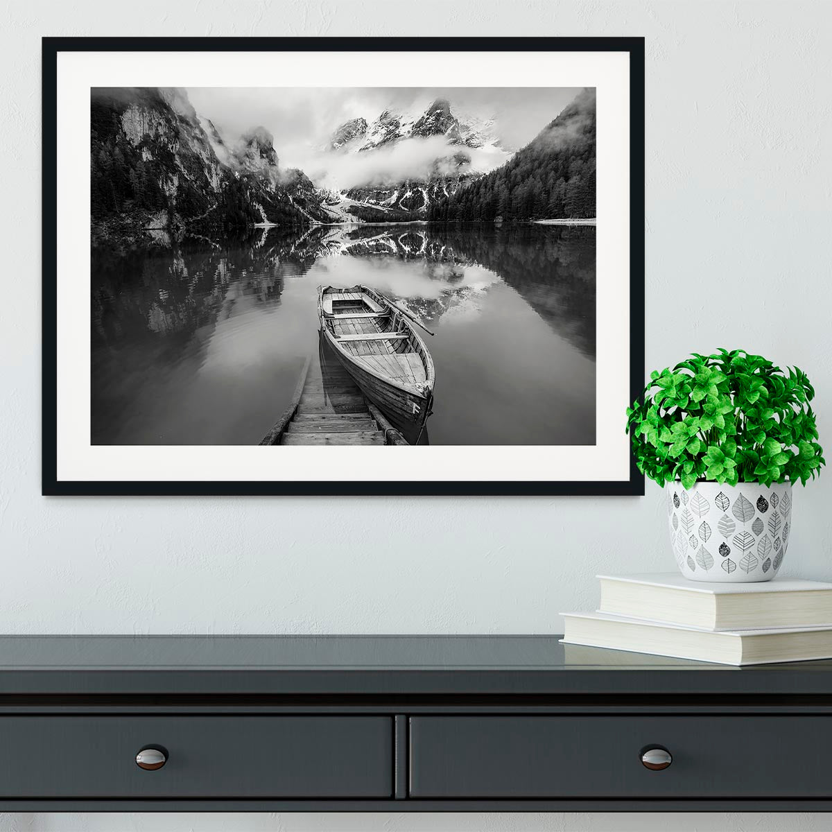 En Blanco Y Negro Framed Print - Canvas Art Rocks - 1