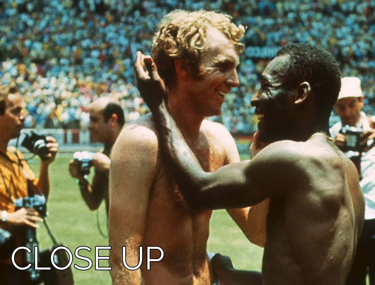 Bobby Moore and Pele 3 Split Panel Canvas Print - Canvas Art Rocks - 3