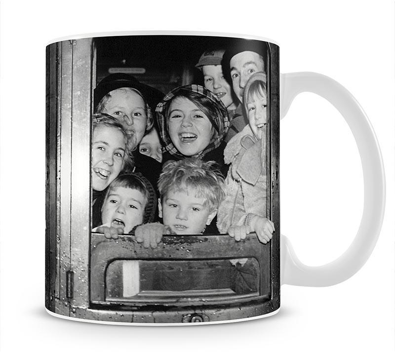 Cheerful train evacuees Mug - Canvas Art Rocks - 1