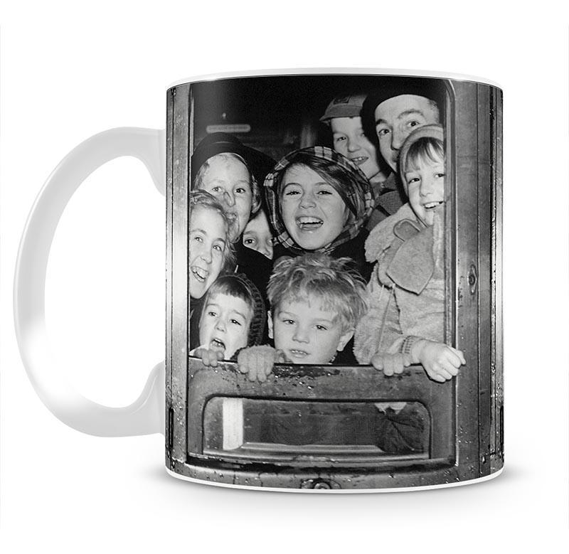 Cheerful train evacuees Mug - Canvas Art Rocks - 2