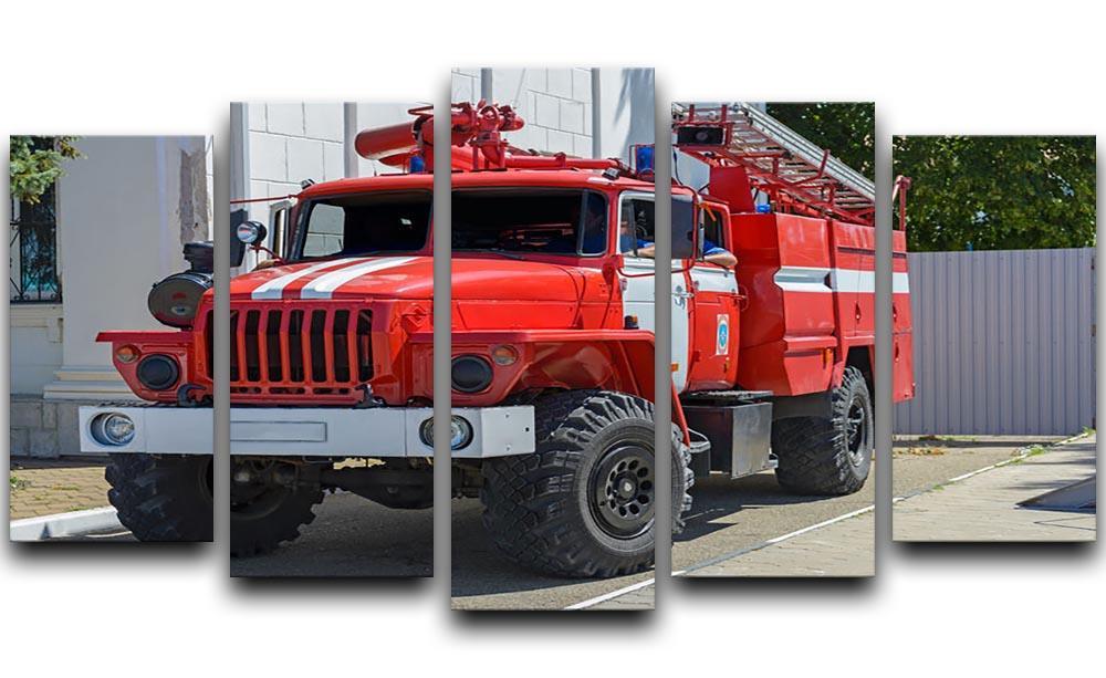 Fire Truck In The City 5 Split Panel Canvas  - Canvas Art Rocks - 1
