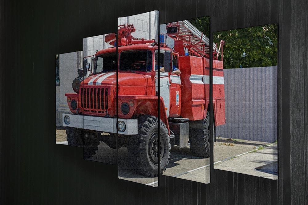 Fire Truck In The City 5 Split Panel Canvas  - Canvas Art Rocks - 2