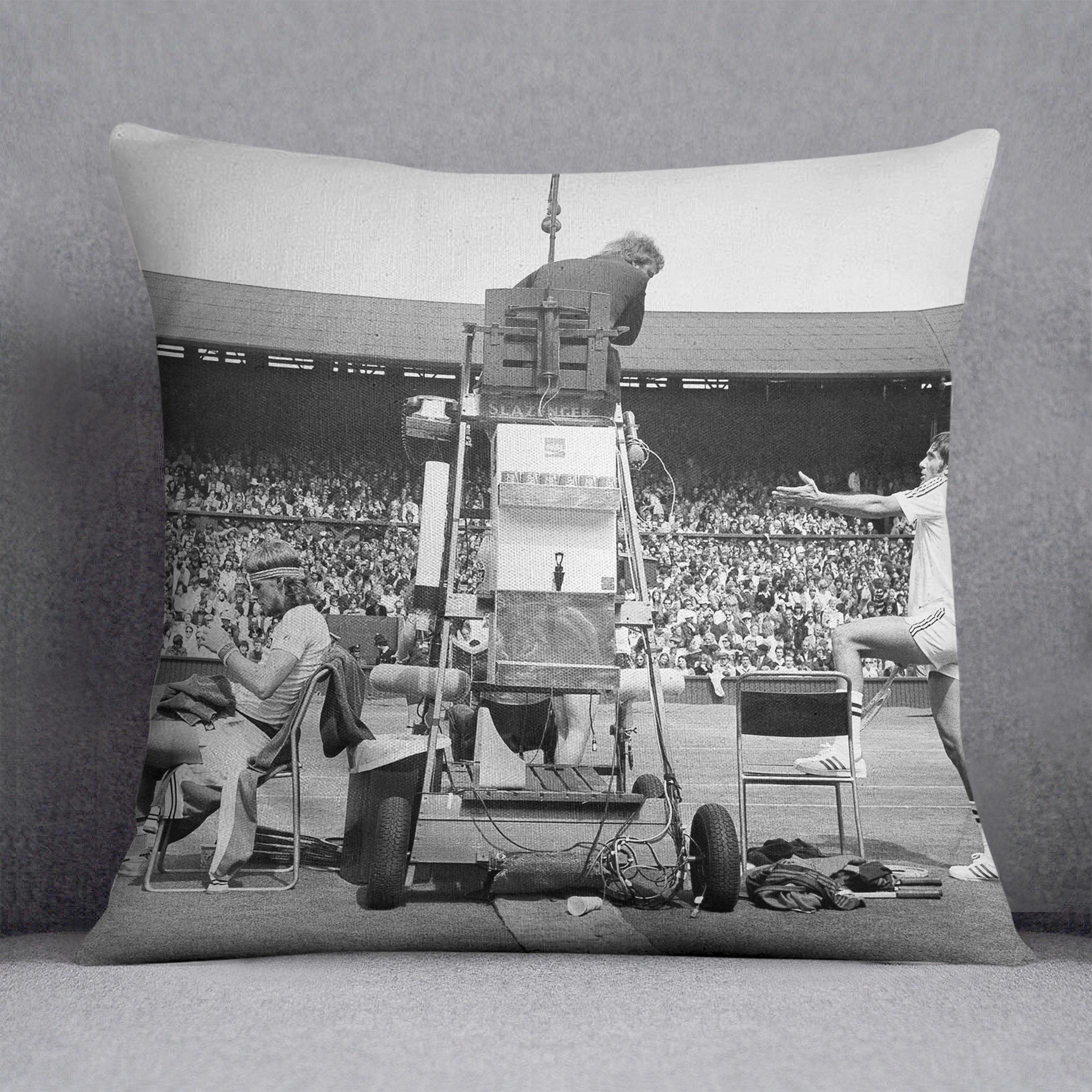 Ilie Nastase argues with the umpire Cushion