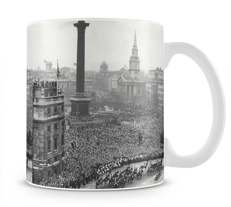 Queen Elizabeth II Wedding wedding coach in Trafalgar Square Mug - Canvas Art Rocks - 1