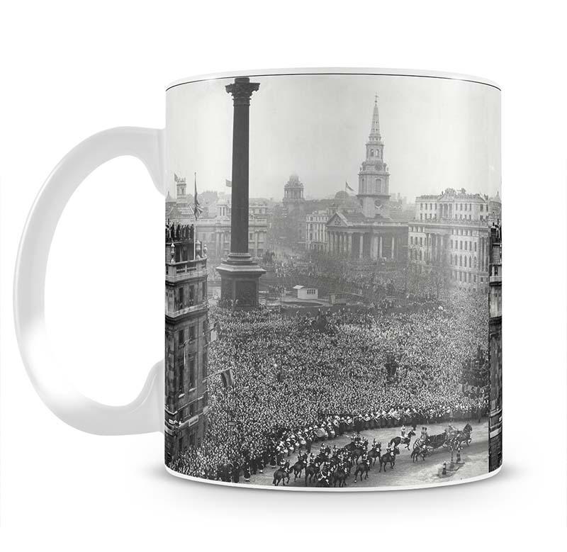 Queen Elizabeth II Wedding wedding coach in Trafalgar Square Mug - Canvas Art Rocks - 2