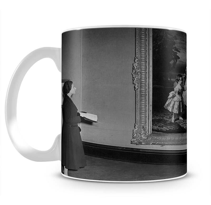 Queen Elizabeth II viewing a portrait of Queen Victoria Mug - Canvas Art Rocks - 2