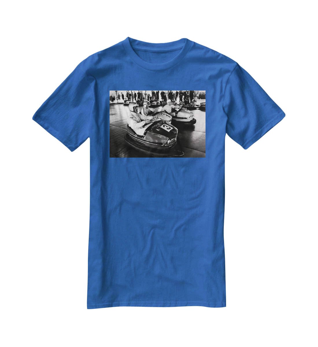 Racing drivers on the dodgems T-Shirt - Canvas Art Rocks - 2