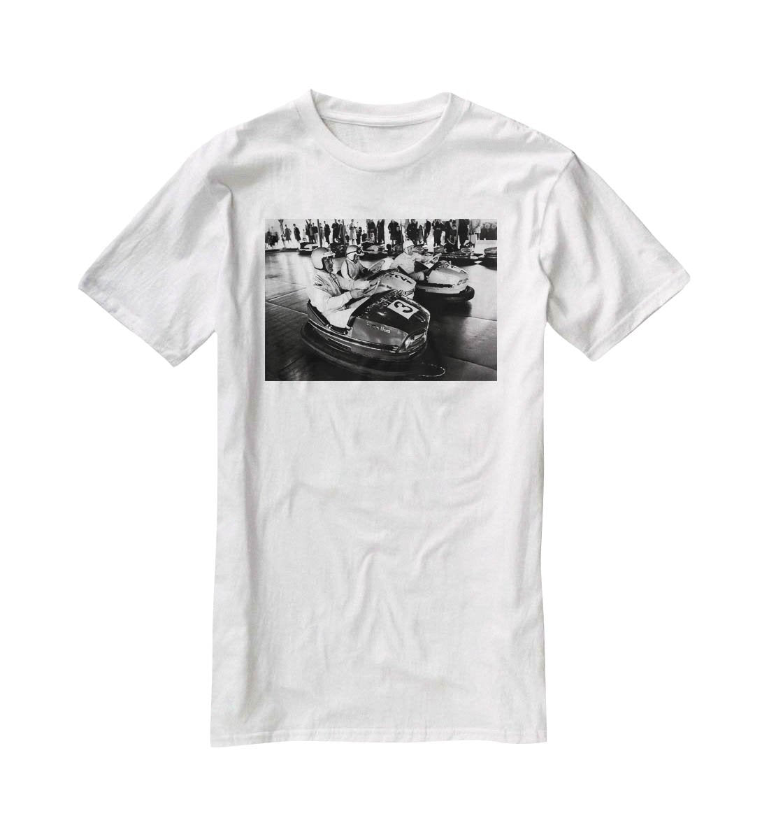 Racing drivers on the dodgems T-Shirt - Canvas Art Rocks - 5